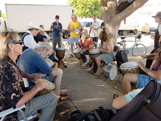 drum-circle_8-15-07.jpg